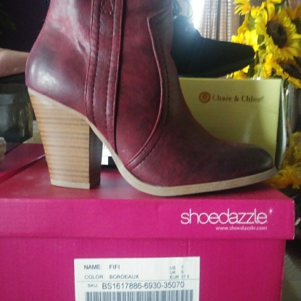 Shoe Dazzle cowboy ankle boot